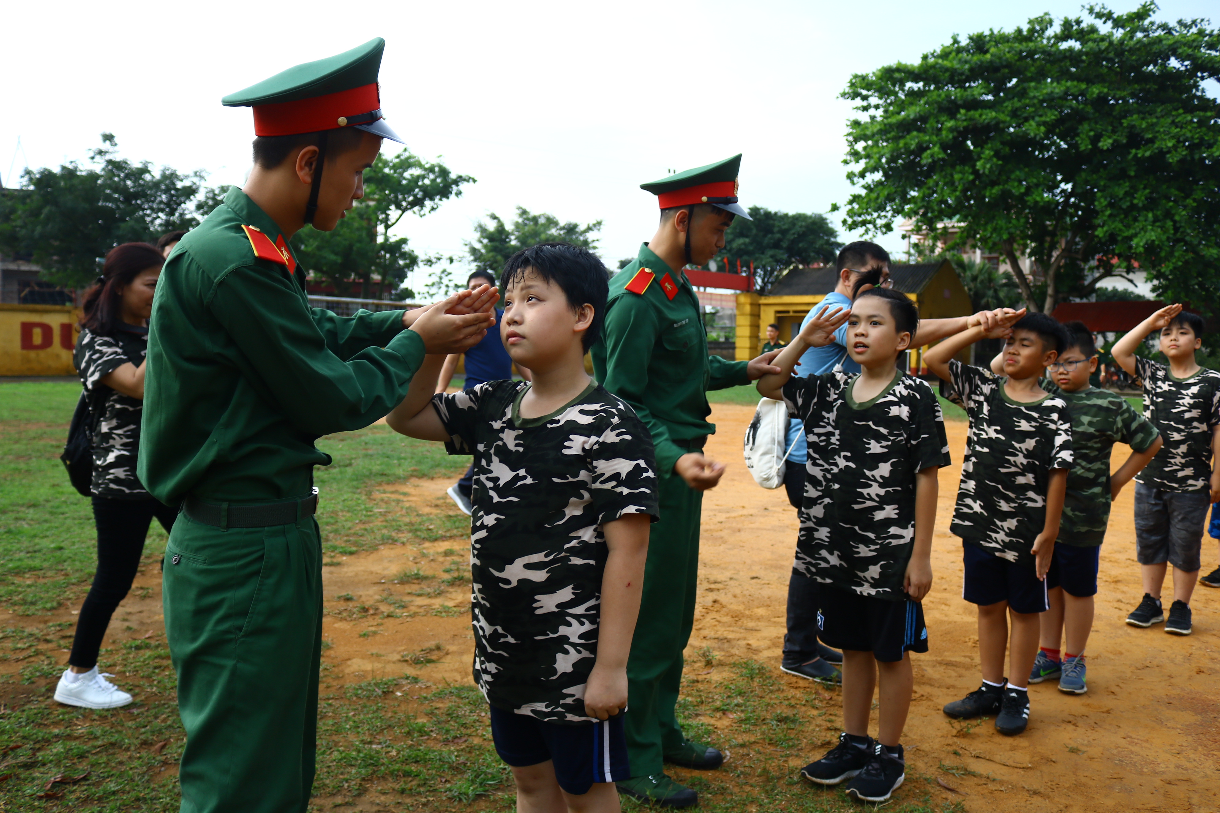 Giáo viên, học sinh giao lưu, trải nghiệm tại Kho Kỹ thuật 291